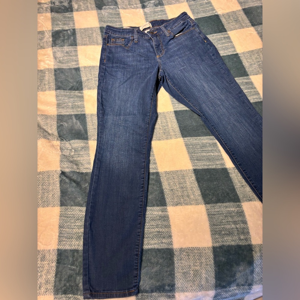 Universal threads mid rise skinny.